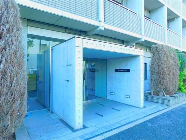 世田谷区羽根木1丁目のマンション(エントランス)