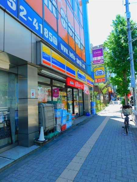 エステート代田橋　1F(ミニストップ大原店)
