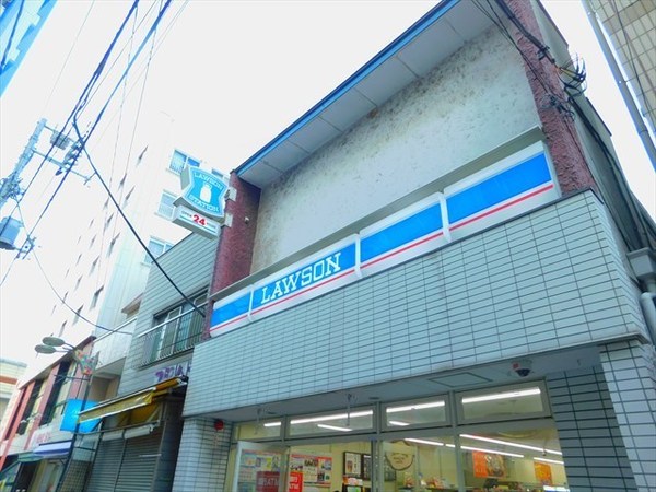 エステート代田橋　1F(ローソン代田橋駅北口店)