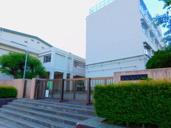 渋谷区笹塚１丁目のマンション(世田谷区立北沢中学校)