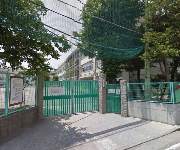 杉並区下高井戸４丁目のアパート(杉並区立高井戸第三小学校)