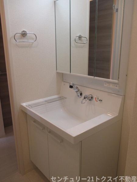 トゥジュール