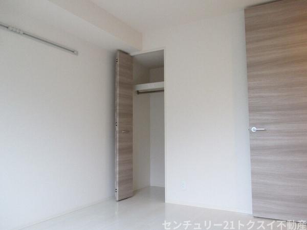 トゥジュール