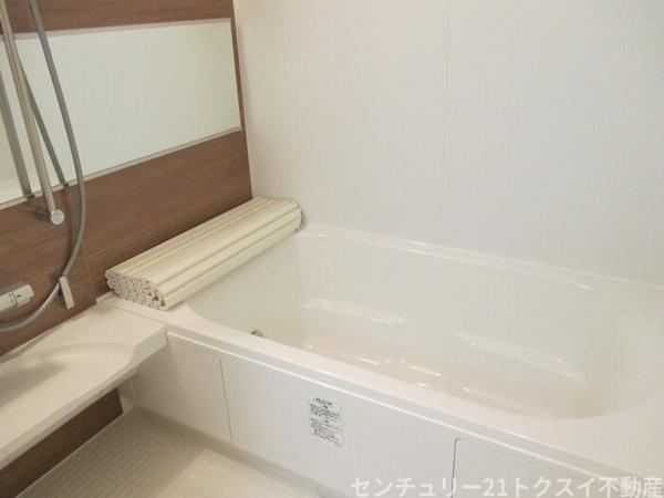 トゥジュール