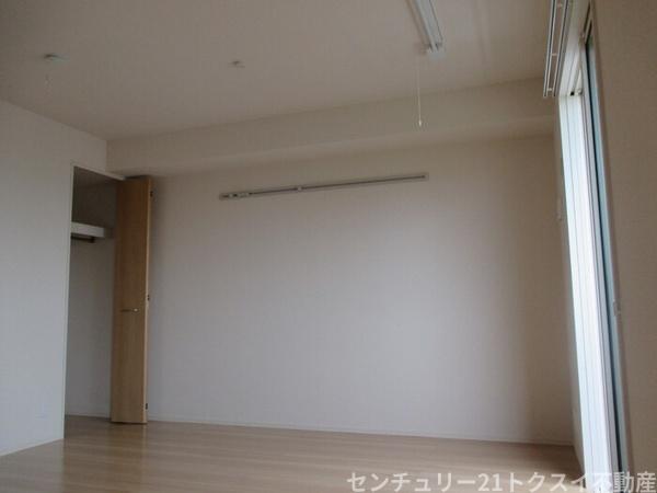 トゥジュール