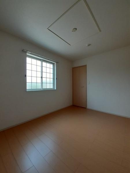 四街道市和良比のアパート