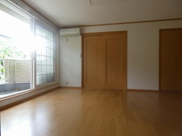 八街市八街ほのアパート