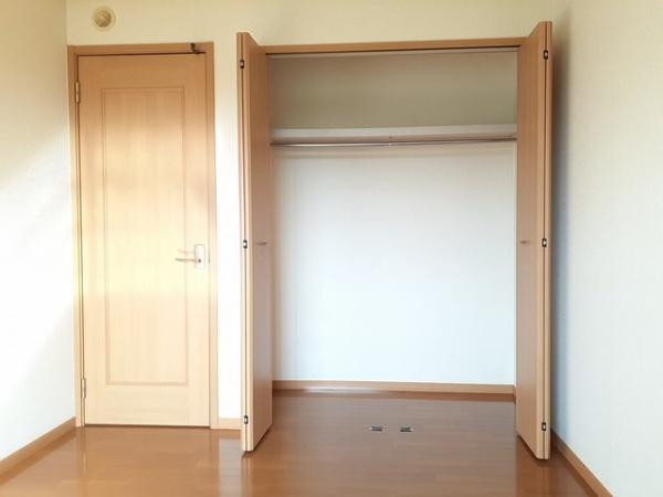 八街市八街ろのアパート