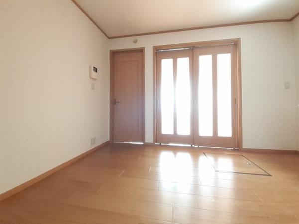 八街市八街ろのアパート