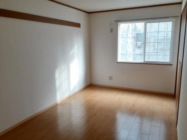 八街市八街ほのアパート