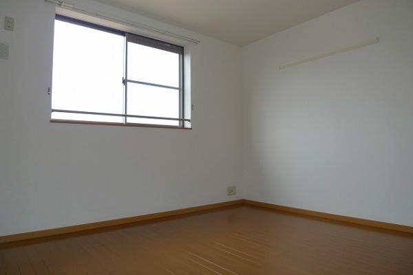 八街市八街ほのアパート