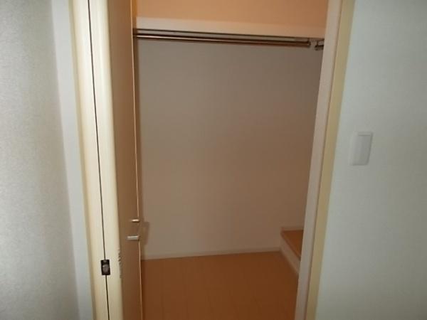 八街市富山のアパート