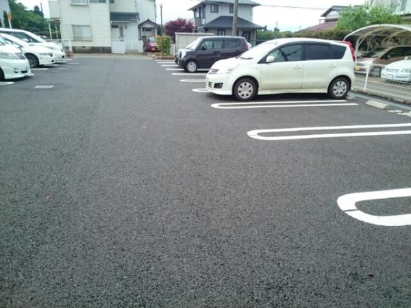 八街市富山のアパート