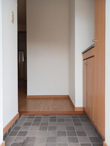 八街市八街ろのアパート