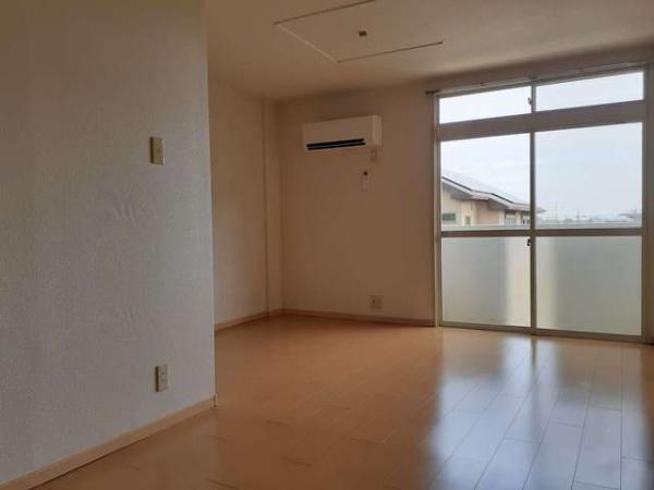 四街道市四街道２丁目のアパート