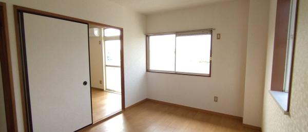 四街道市鹿渡のアパート