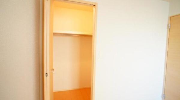 四街道市大日のアパート