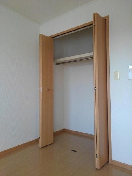 四街道市鹿放ケ丘のアパート