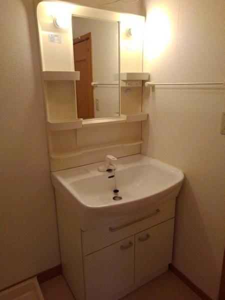 八街市八街ろのアパート