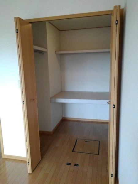八街市八街ろのアパート