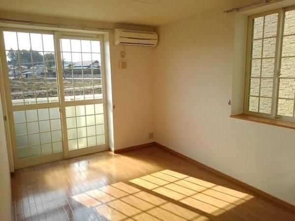 八街市八街ろのアパート