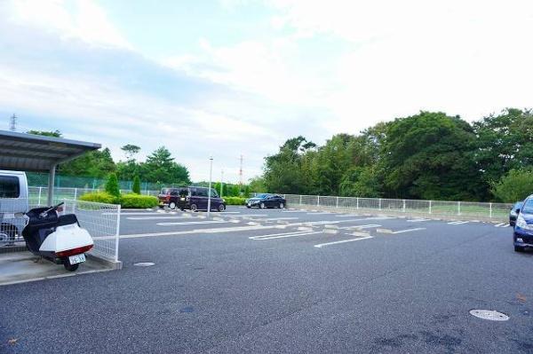 四街道市小名木のアパート(駐車場)