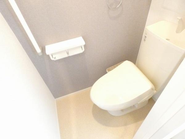 富里市七栄のアパート(トイレ)