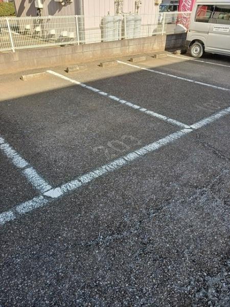 八街市榎戸のアパート(駐車場)