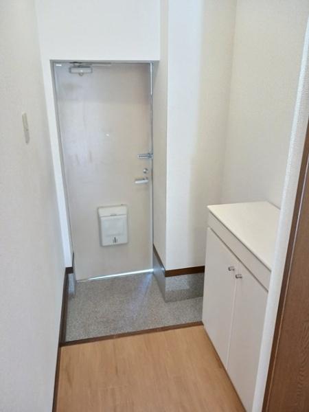 八街市榎戸のアパート(玄関)