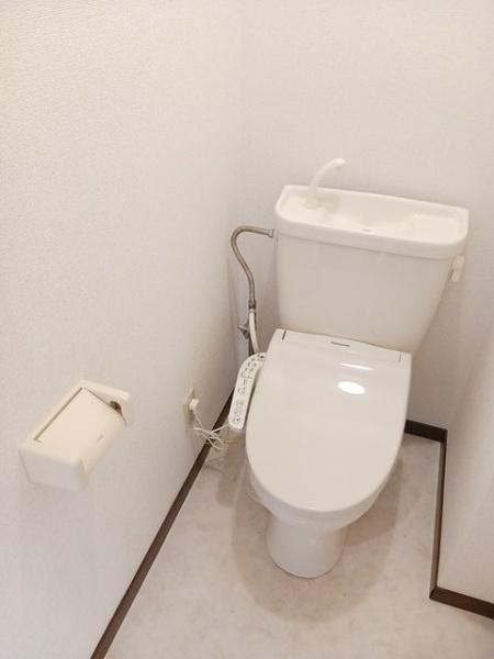 八街市榎戸のアパート(トイレ)