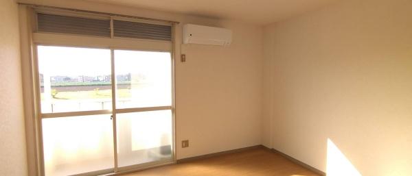 四街道市鹿渡のアパート