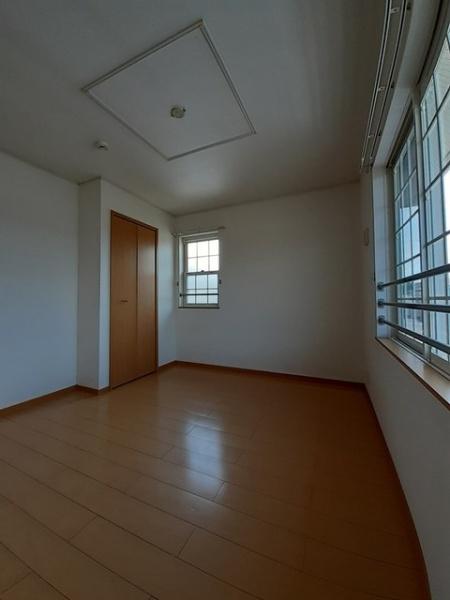 四街道市大日のアパート