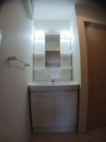 四街道市南波佐間のアパート