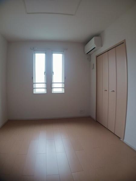 四街道市南波佐間のアパート