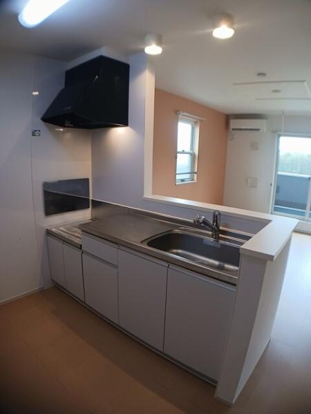 四街道市南波佐間のアパート