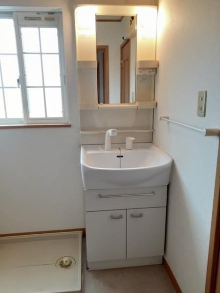 八街市八街ろのアパート