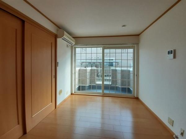 八街市八街ろのアパート