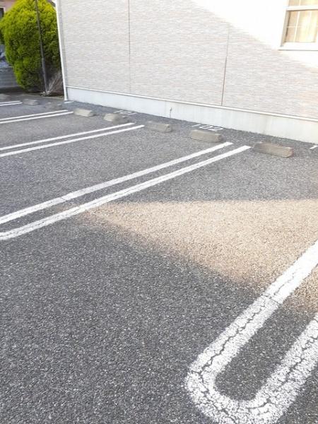 八街市八街ほのアパート