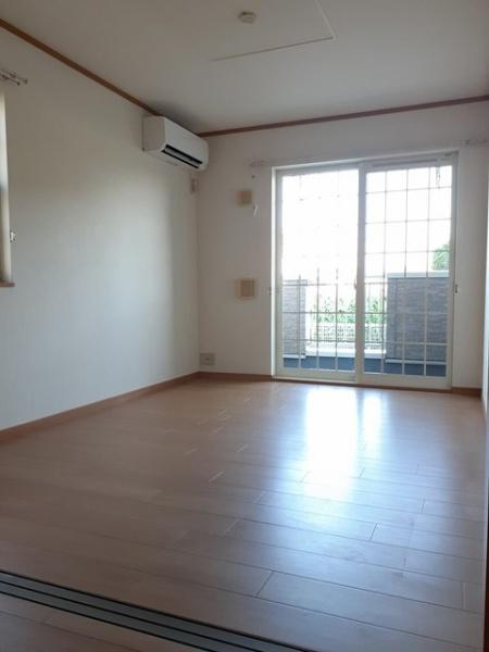 八街市八街ほのアパート