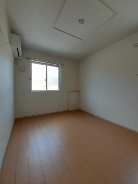 四街道市吉岡のアパート