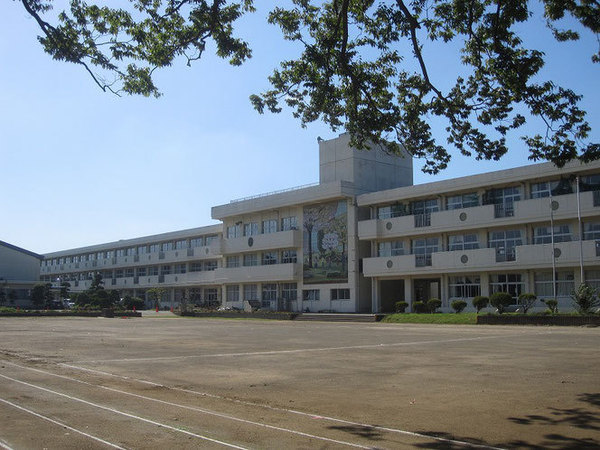 八街市大木のアパート(八街市立実住小学校)