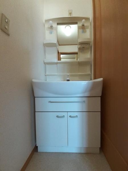 八街市八街ろのアパート