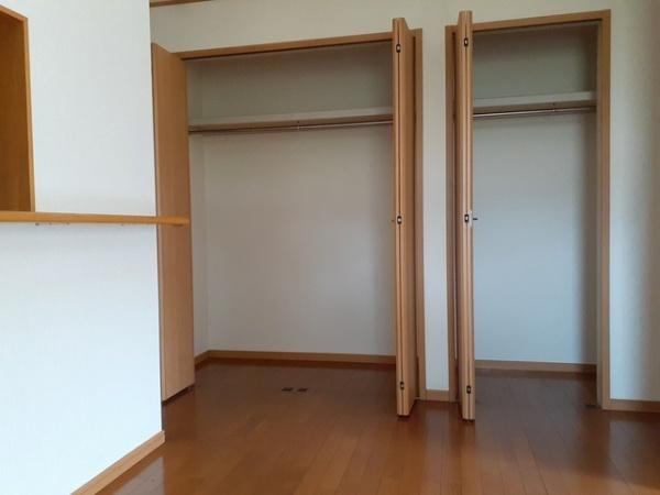 八街市八街ろのアパート