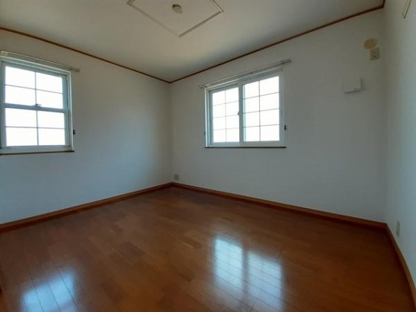 八街市八街ろのアパート