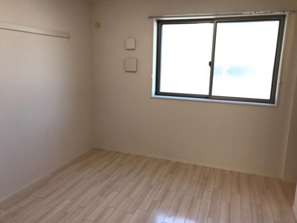 四街道市和良比のアパート