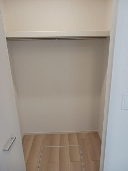 富里市七栄のアパート