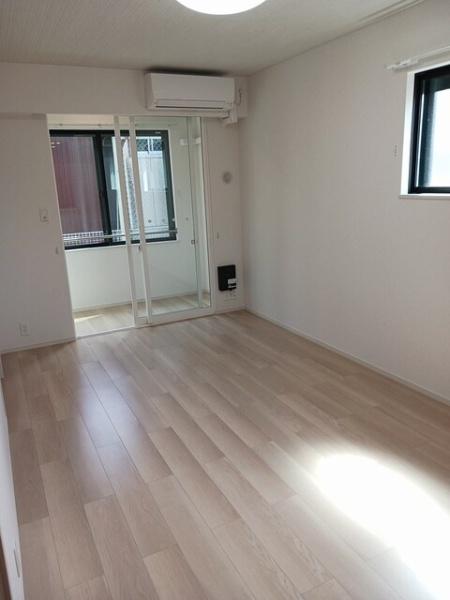 富里市七栄のアパート