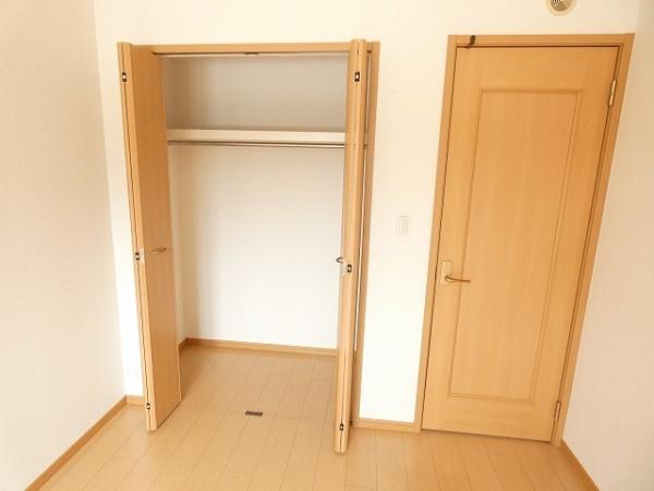 八街市富山のアパート