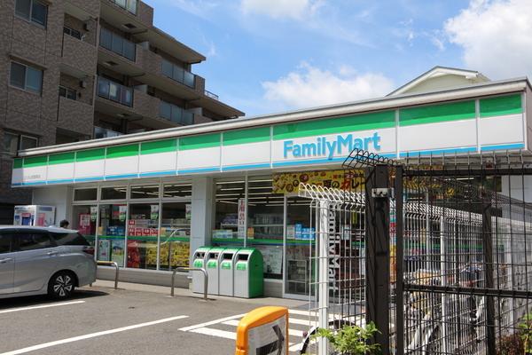ジ・アバンスビル(ファミリーマート三ツ沢上町駅前店)