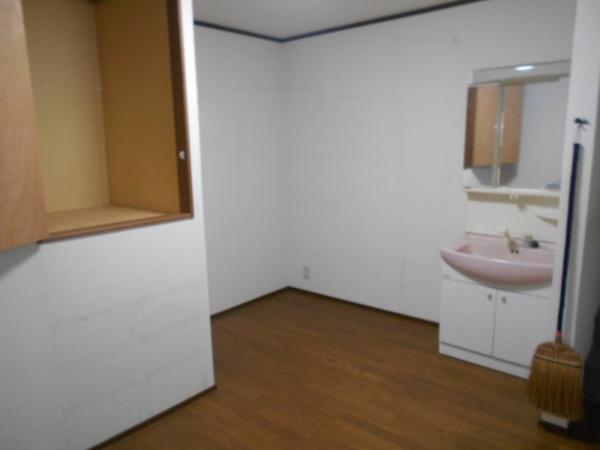 生駒郡三郷町信貴ケ丘１丁目の住宅付店舗（建物一部）